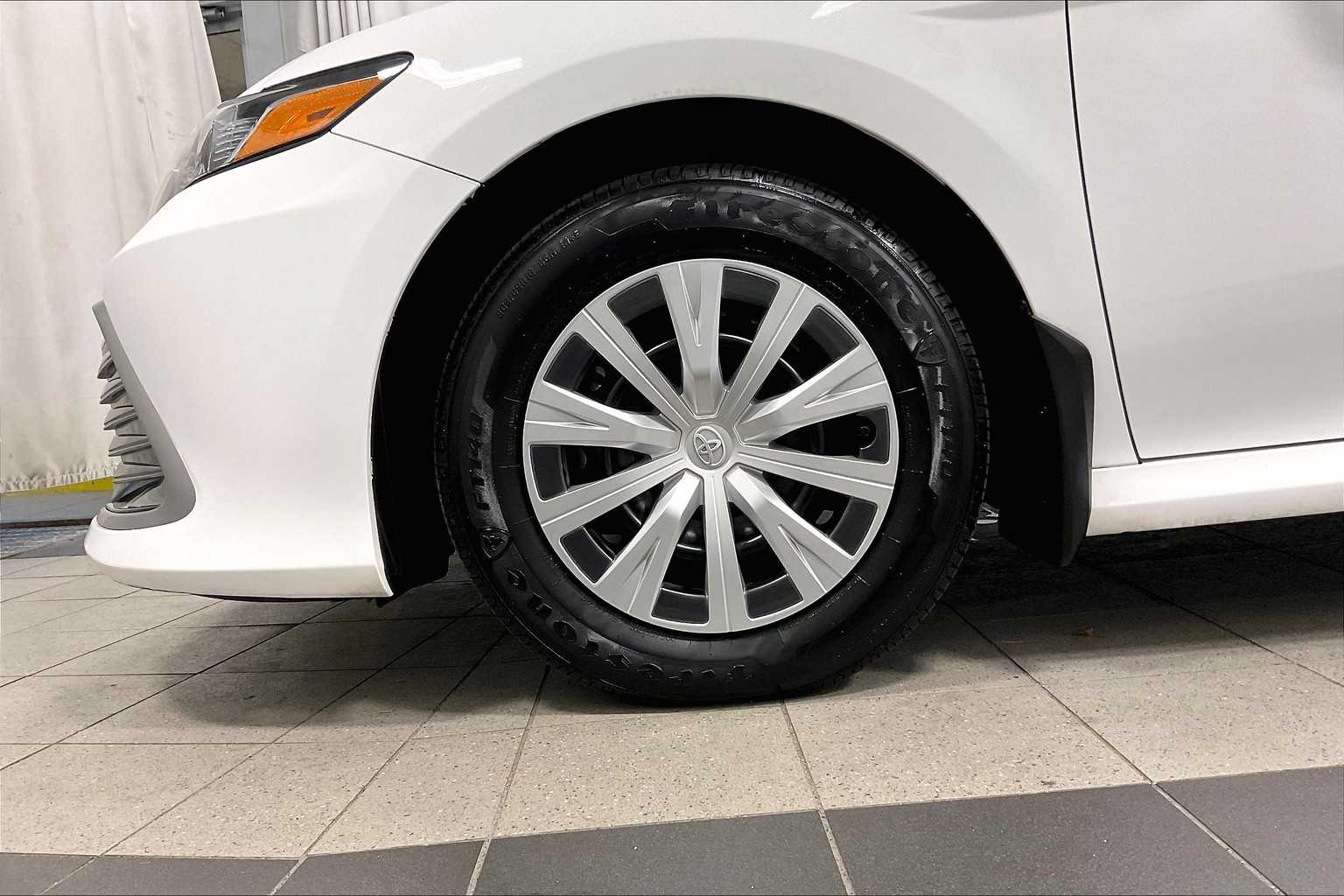 2024 Toyota Camry Hybrid LE - Photo 7
