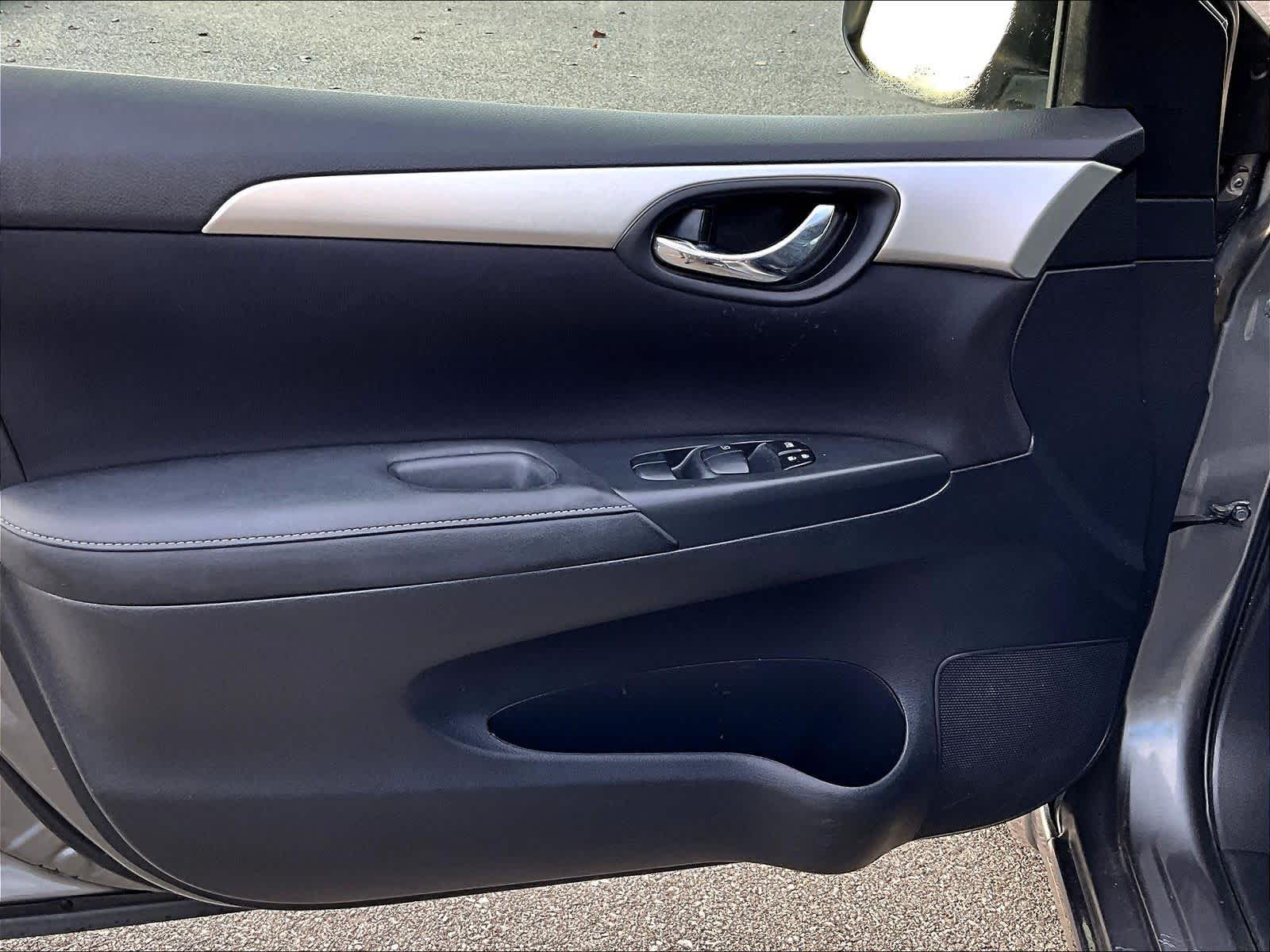 2016 Nissan Sentra S - Photo 9