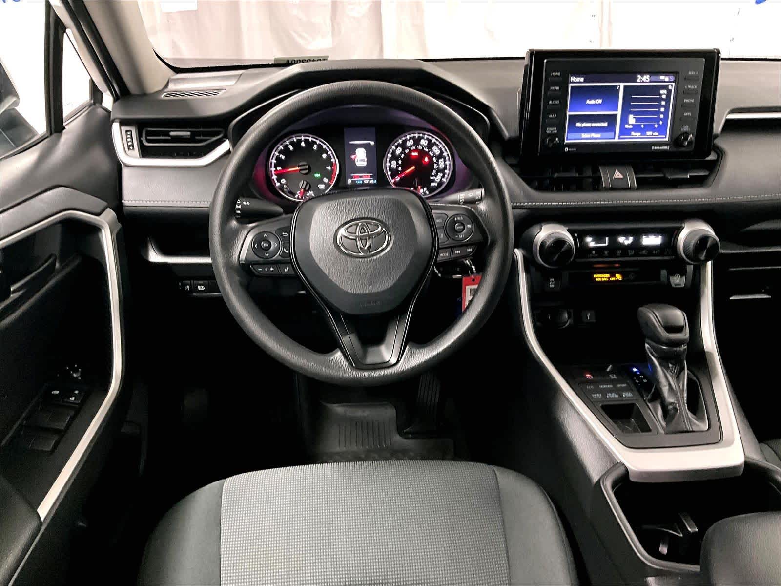 2022 Toyota RAV4 LE - Photo 17