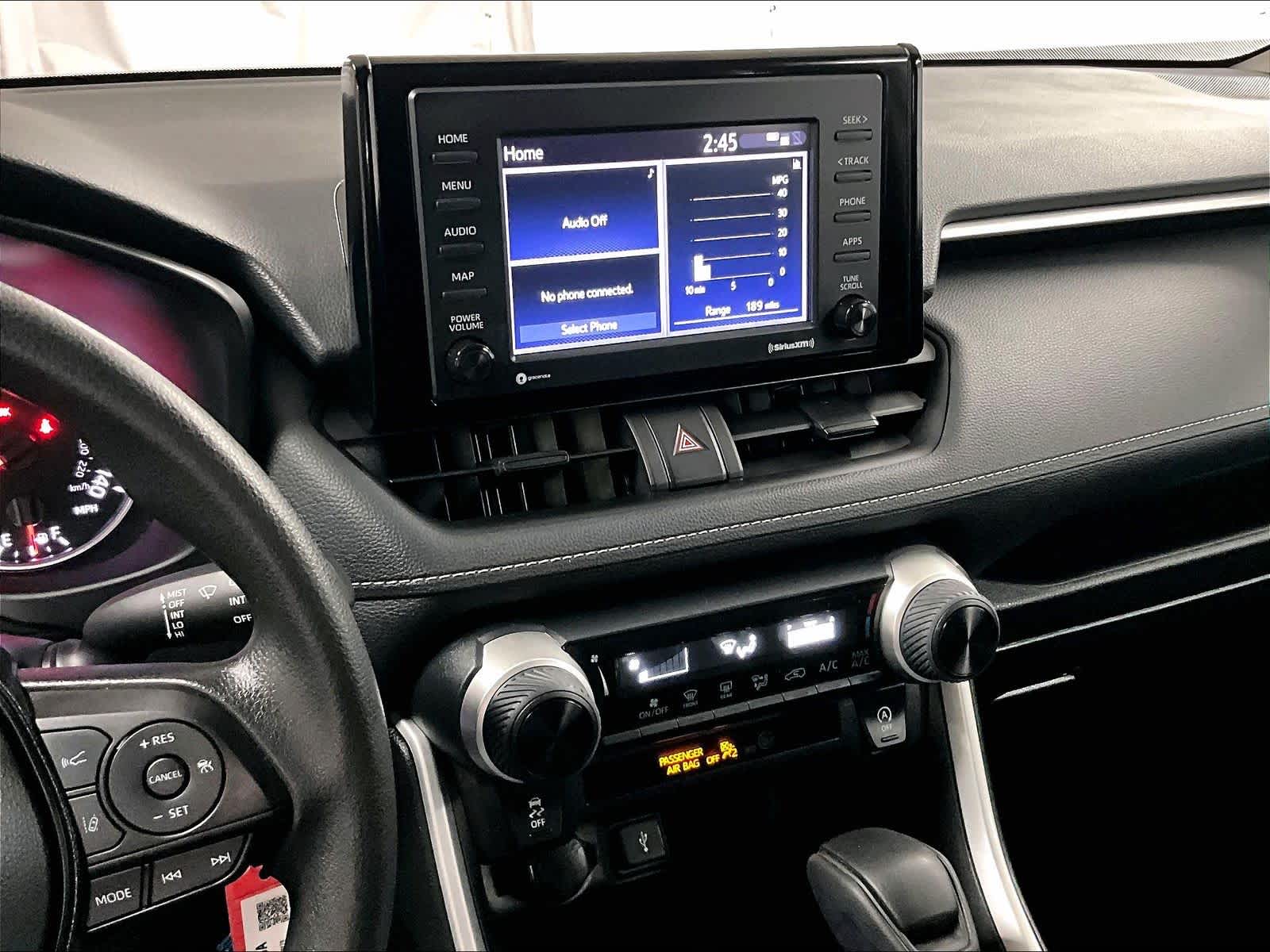 2022 Toyota RAV4 LE - Photo 18