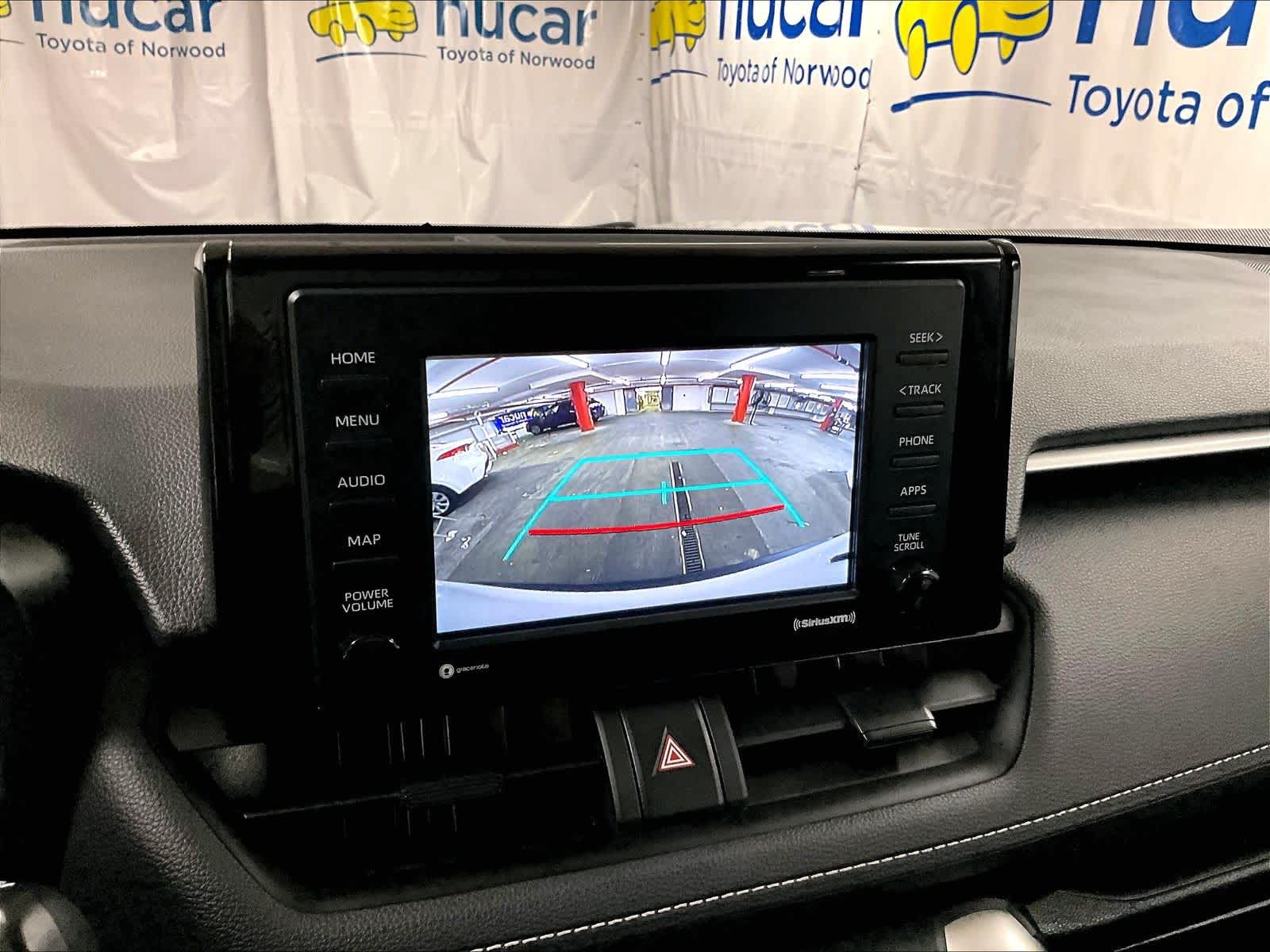 2022 Toyota RAV4 LE - Photo 19