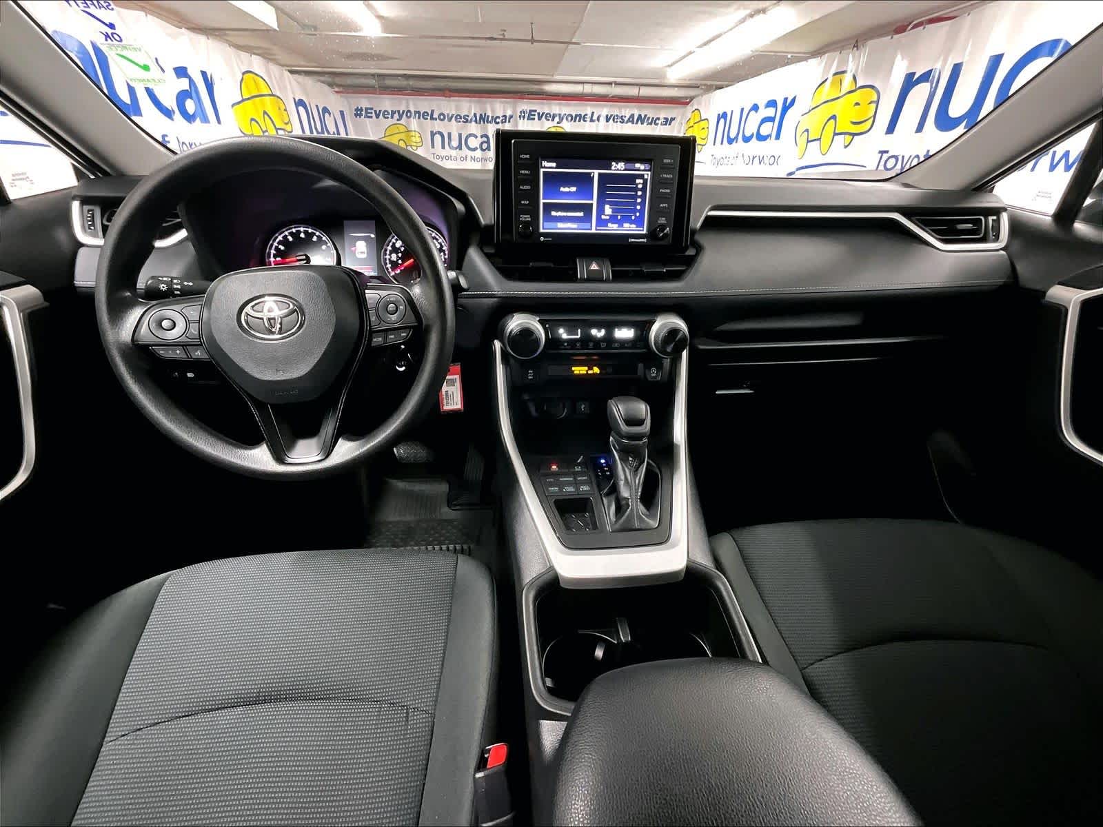 2022 Toyota RAV4 LE - Photo 21