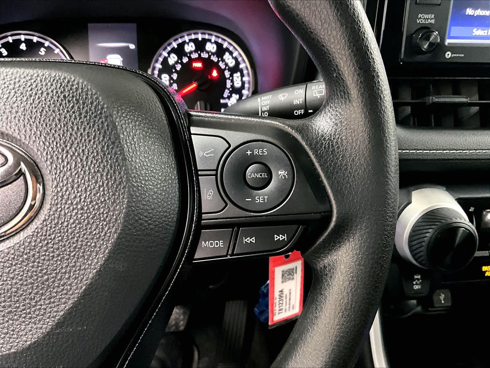 2022 Toyota RAV4 LE - Photo 23