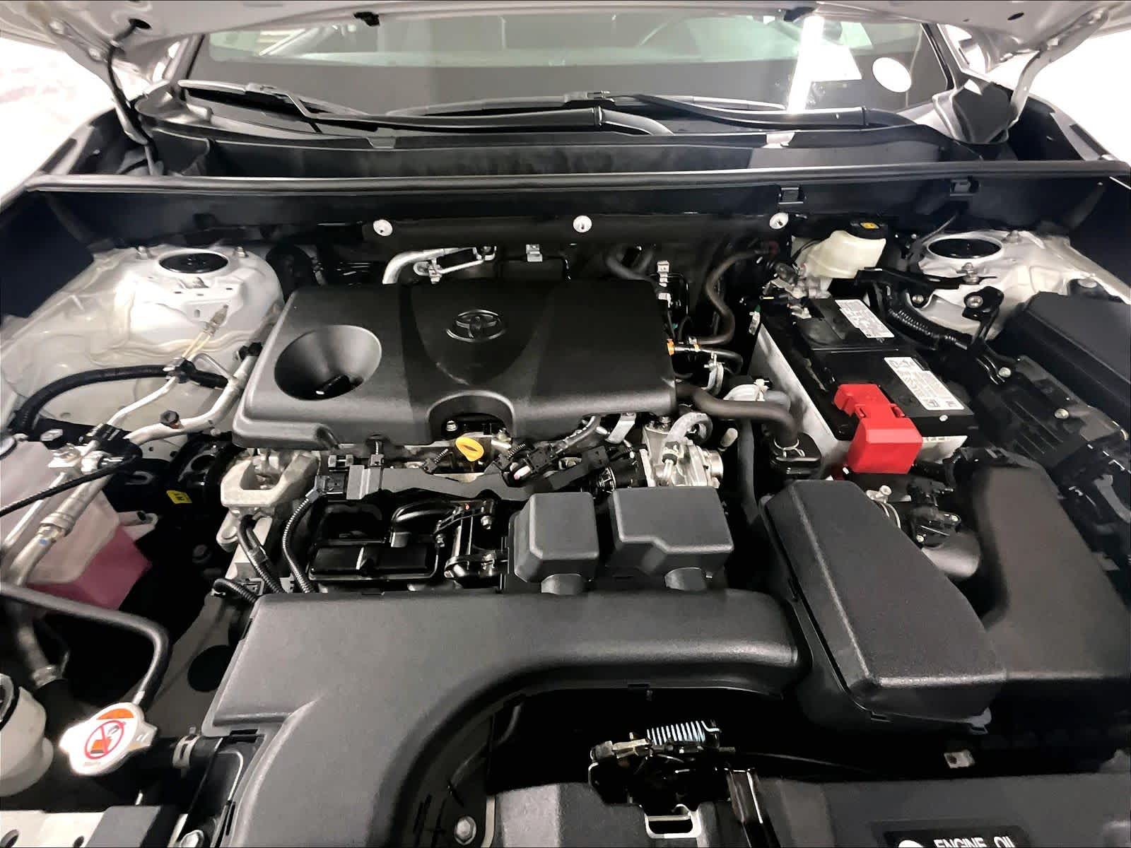 2022 Toyota RAV4 LE - Photo 29