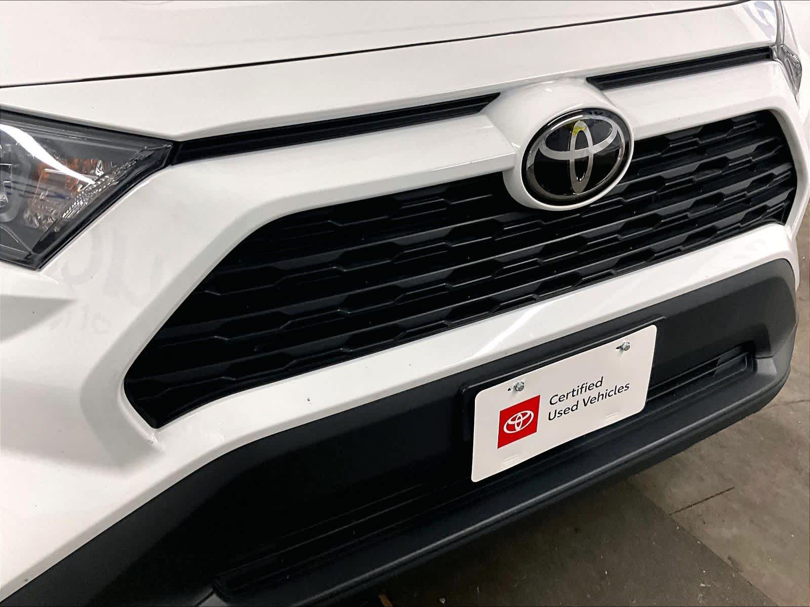 2022 Toyota RAV4 LE - Photo 31