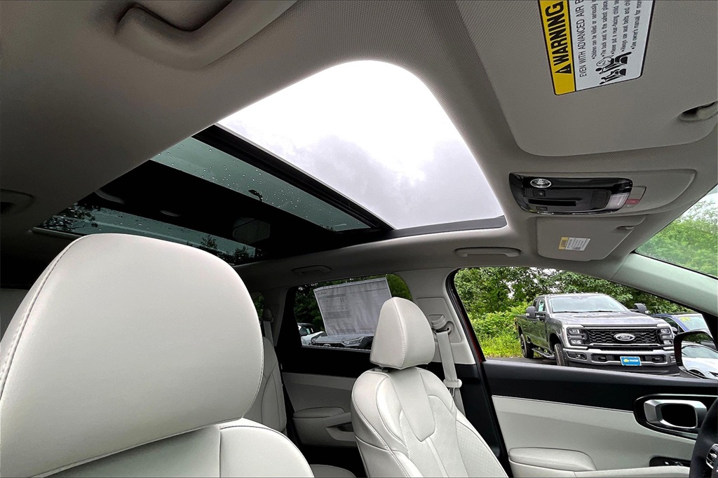 2025 Kia Sorento EX - Photo 18