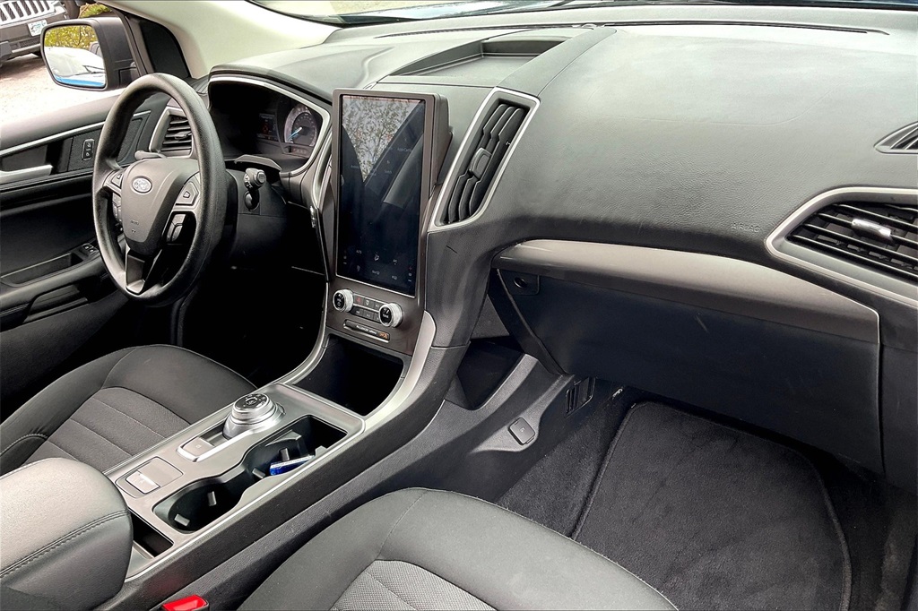 2021 Ford Edge SE - Photo 13