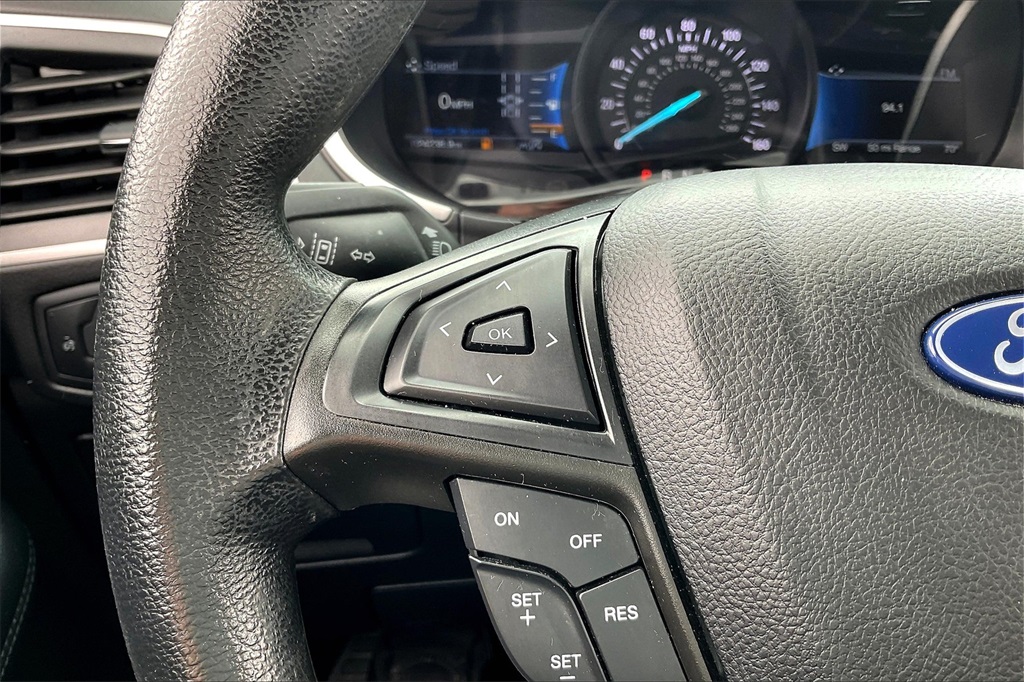 2021 Ford Edge SE - Photo 21