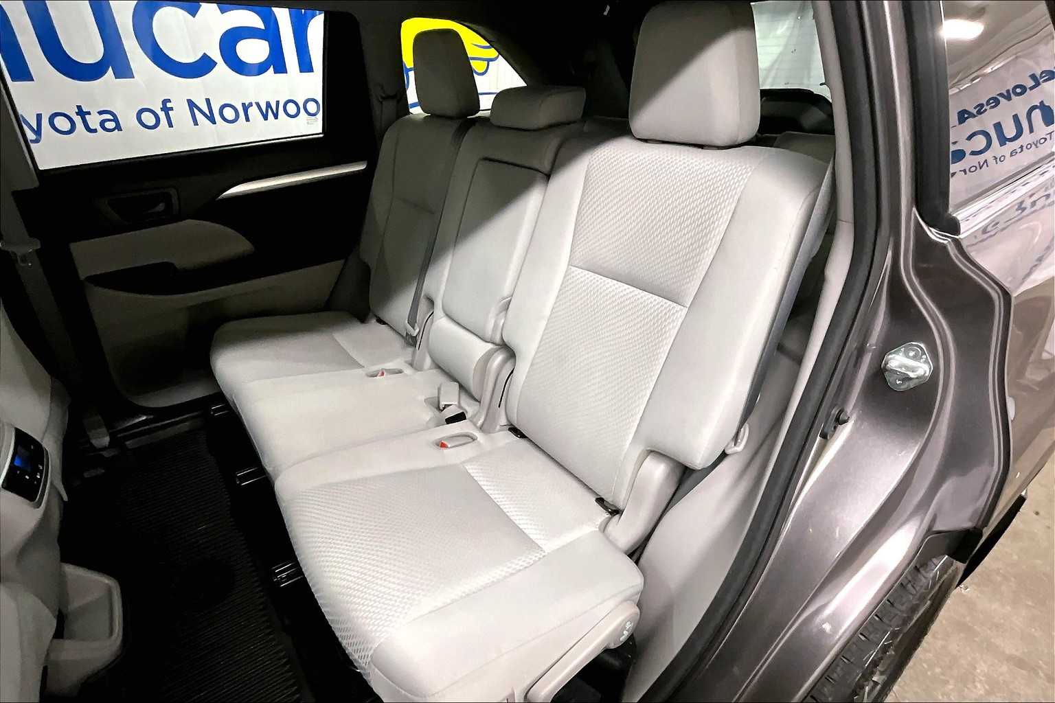 2018 Toyota Highlander LE - Photo 15