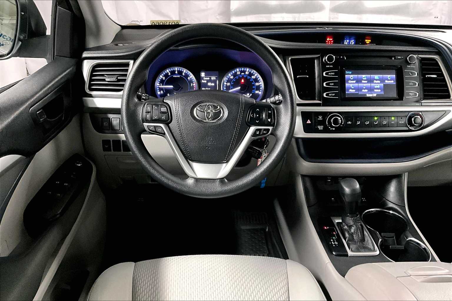 2018 Toyota Highlander LE - Photo 18
