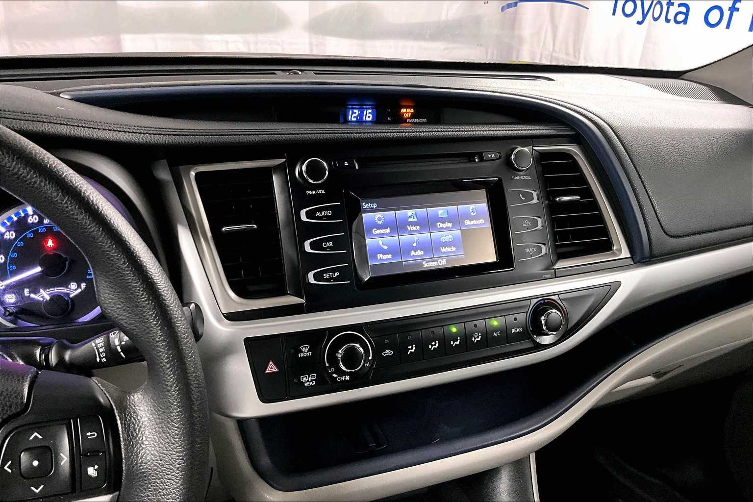 2018 Toyota Highlander LE - Photo 19