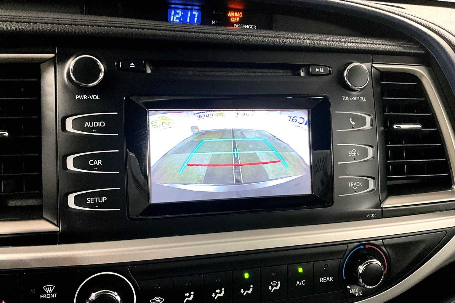 2018 Toyota Highlander LE - Photo 20