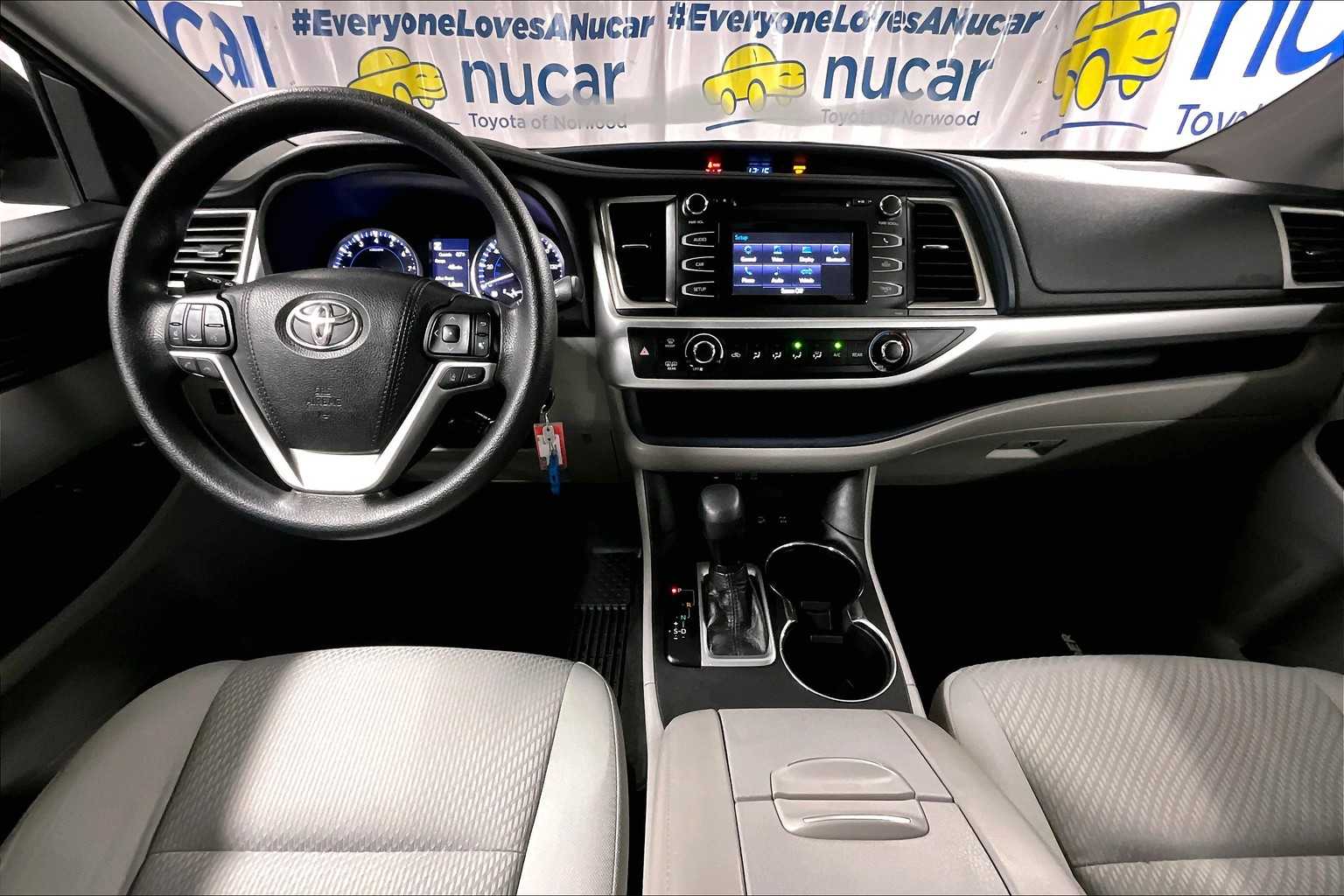 2018 Toyota Highlander LE - Photo 22