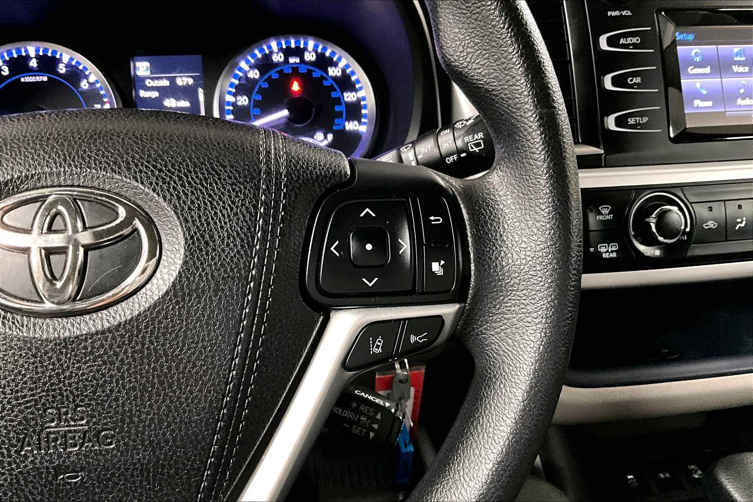 2018 Toyota Highlander LE - Photo 24