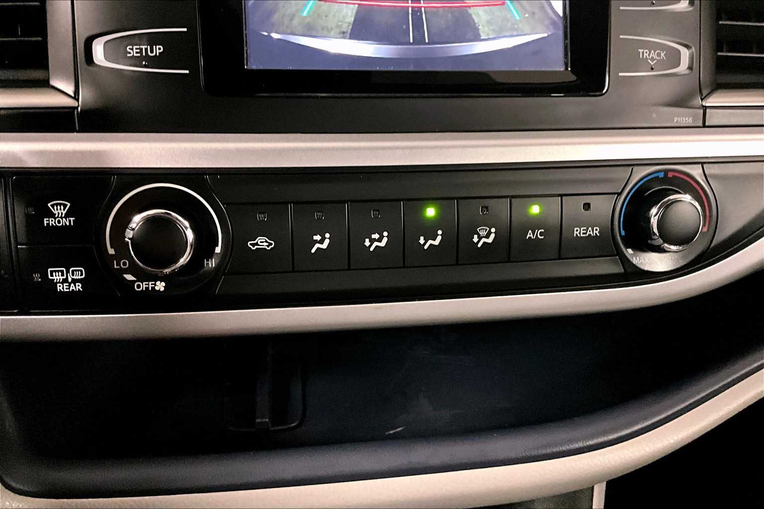 2018 Toyota Highlander LE - Photo 26