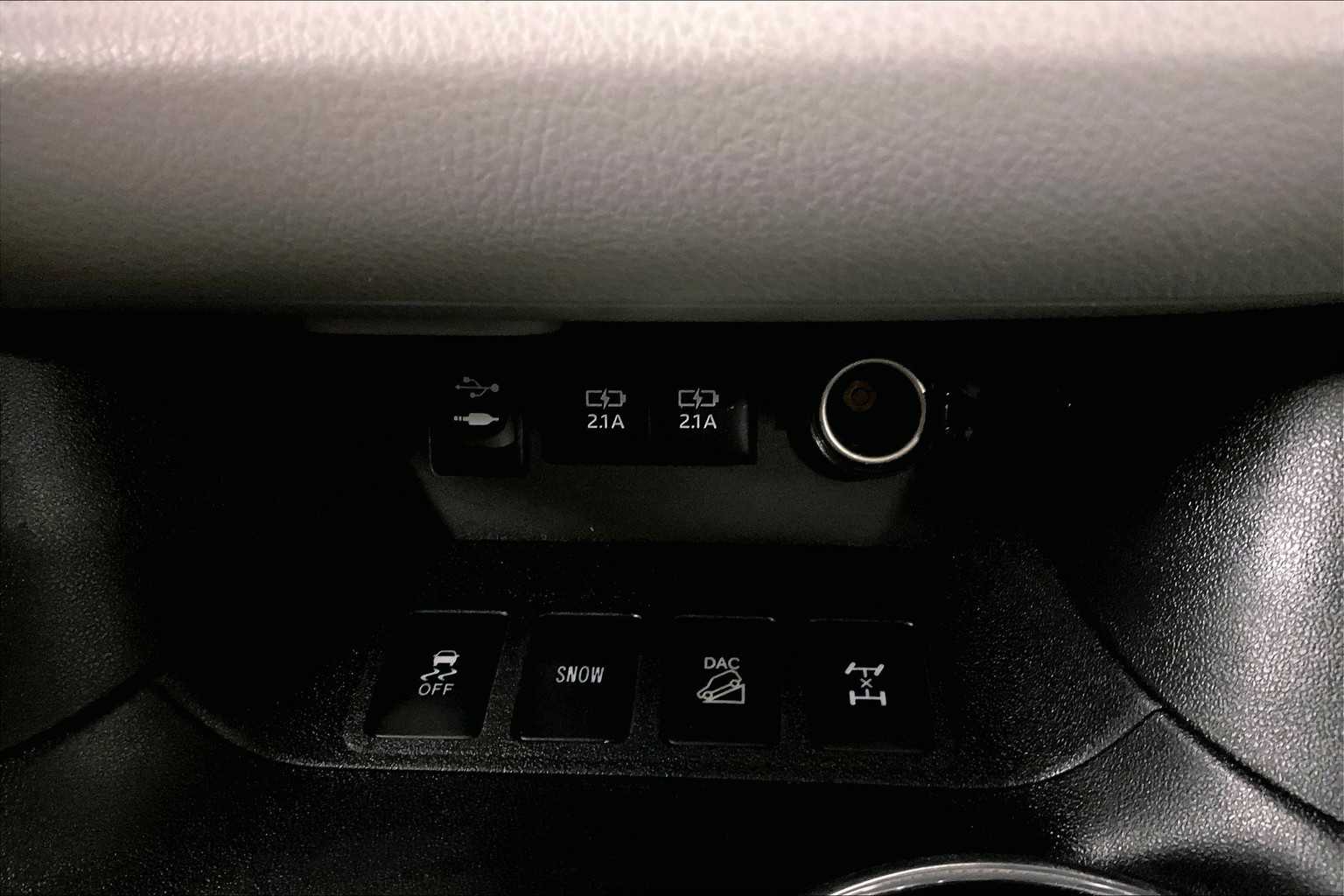 2018 Toyota Highlander LE - Photo 27