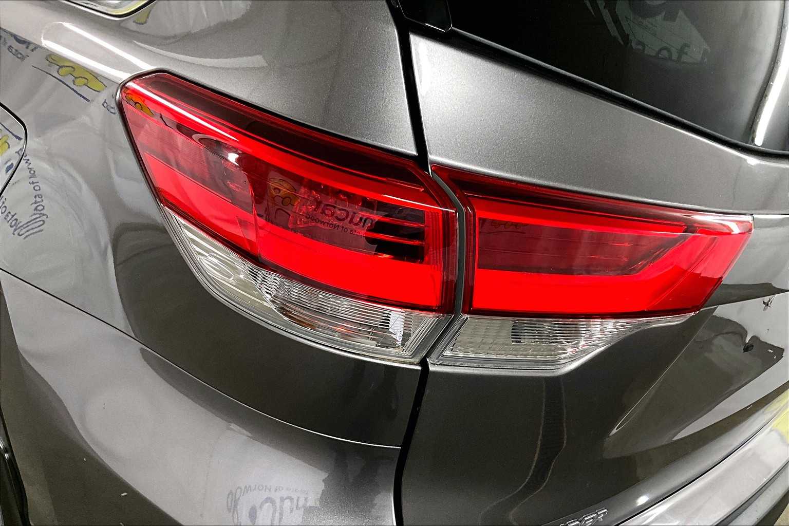 2018 Toyota Highlander LE - Photo 34