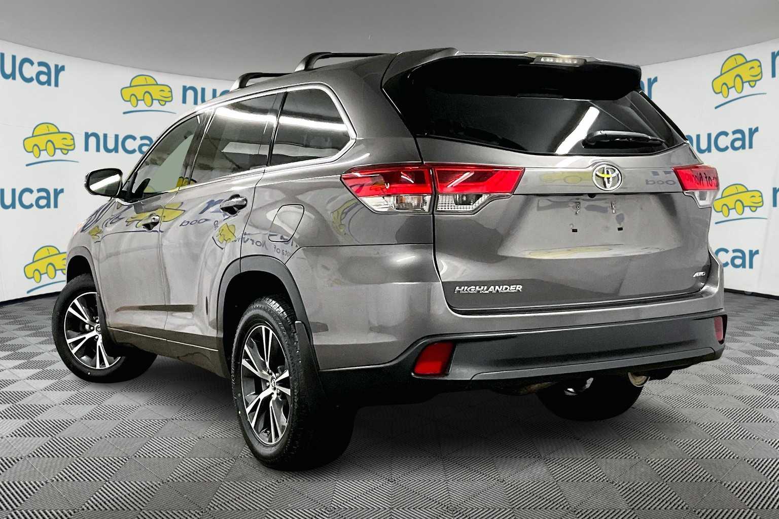 2018 Toyota Highlander LE - Photo 4