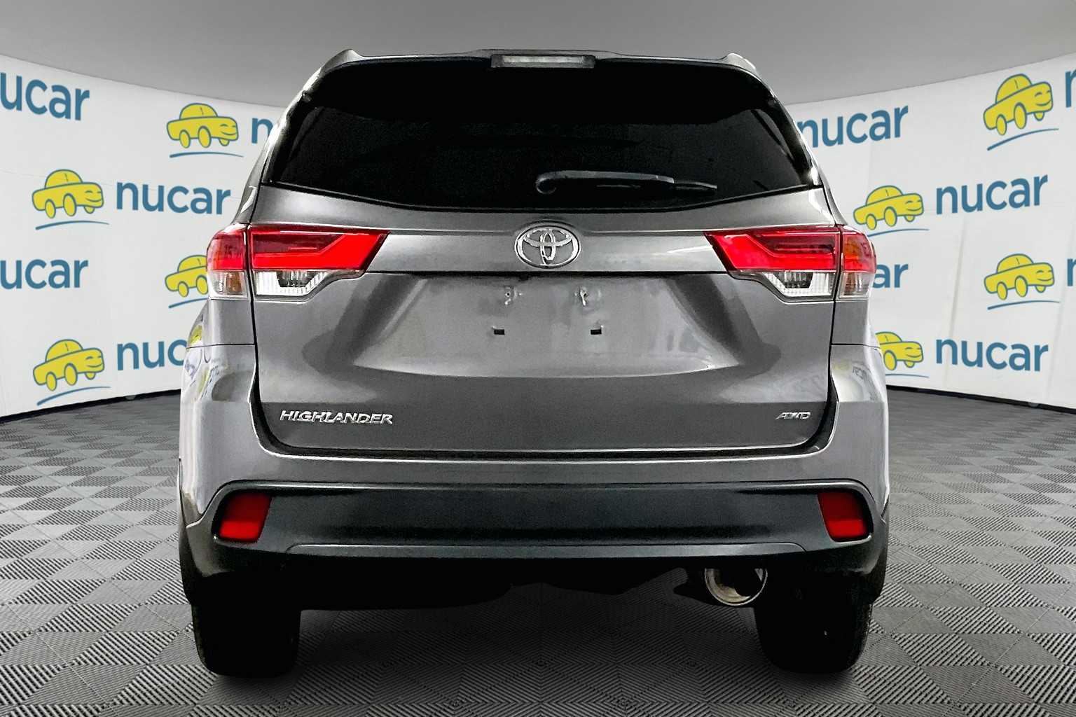2018 Toyota Highlander LE - Photo 5