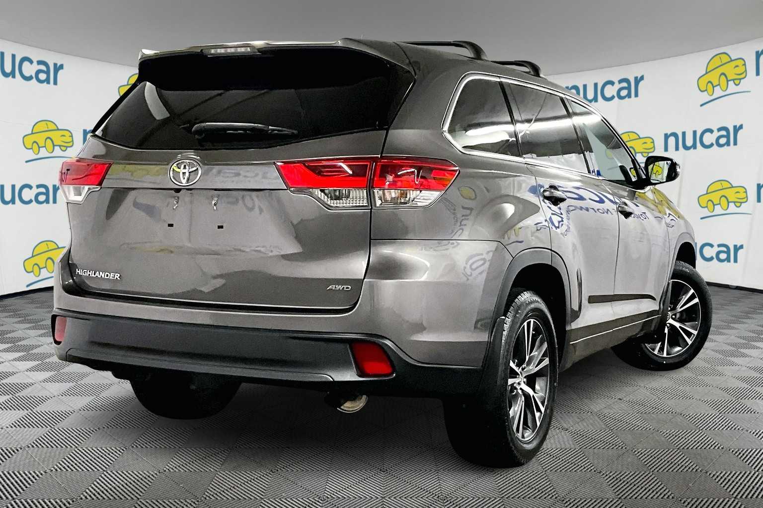 2018 Toyota Highlander LE - Photo 6