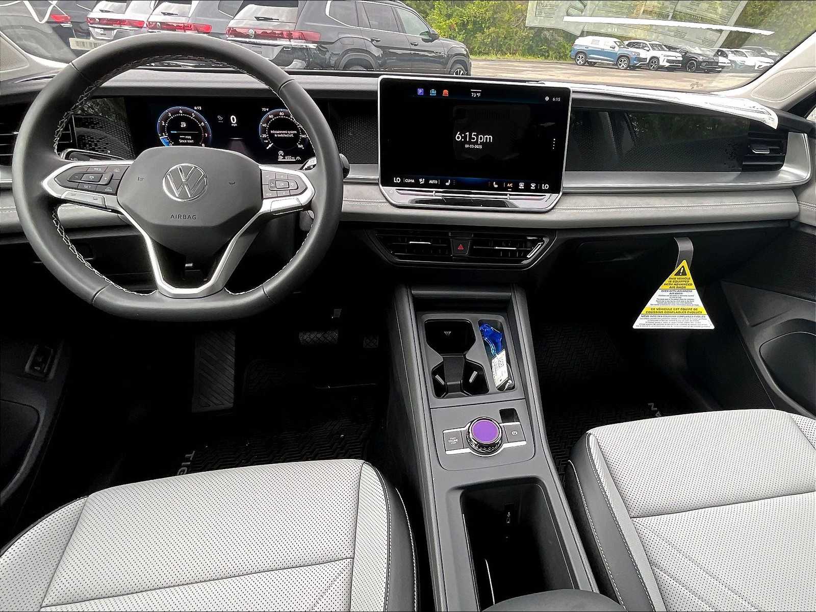 2025 Volkswagen Tiguan SE - Photo 12