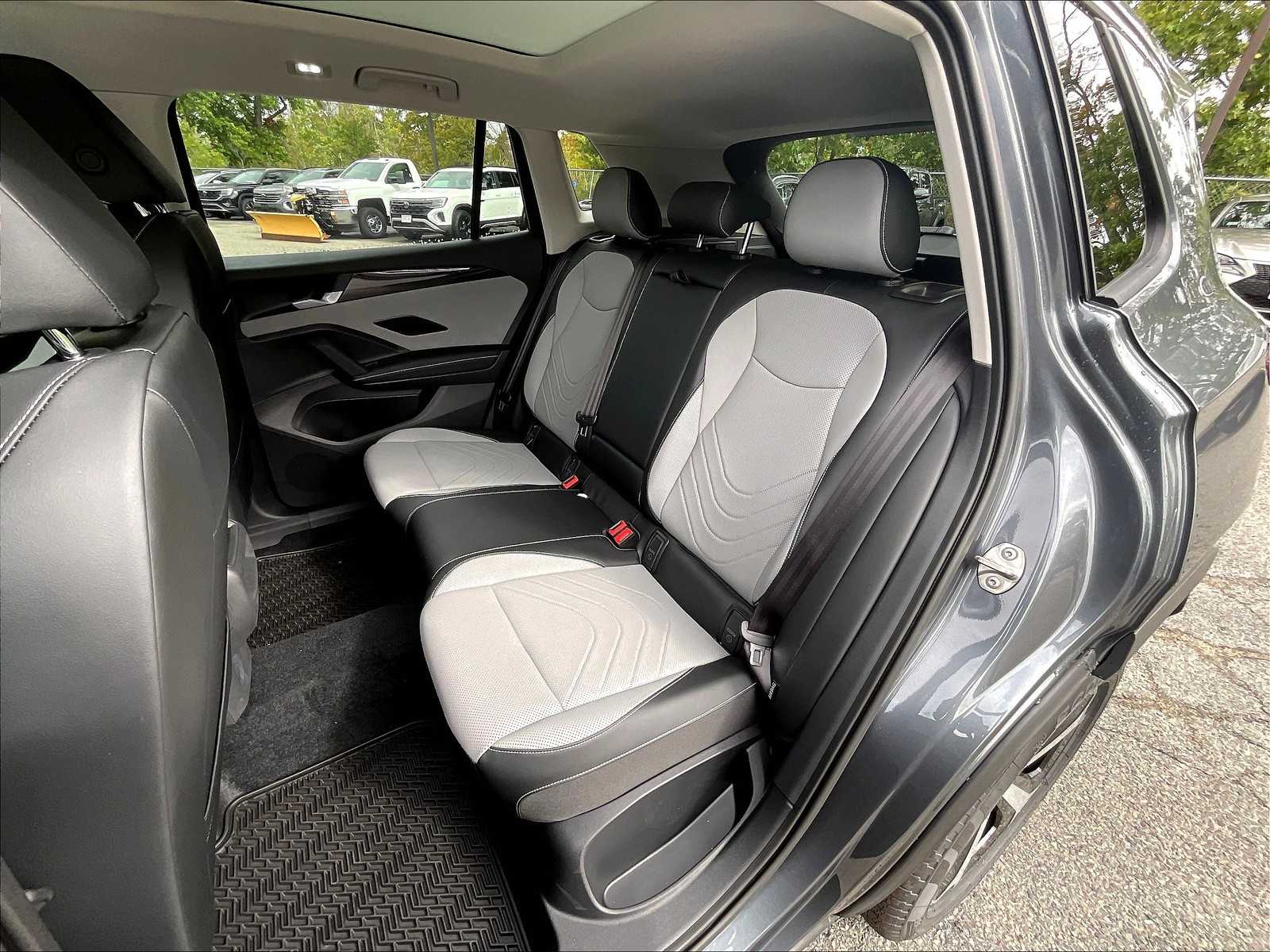 2025 Volkswagen Tiguan SE - Photo 15