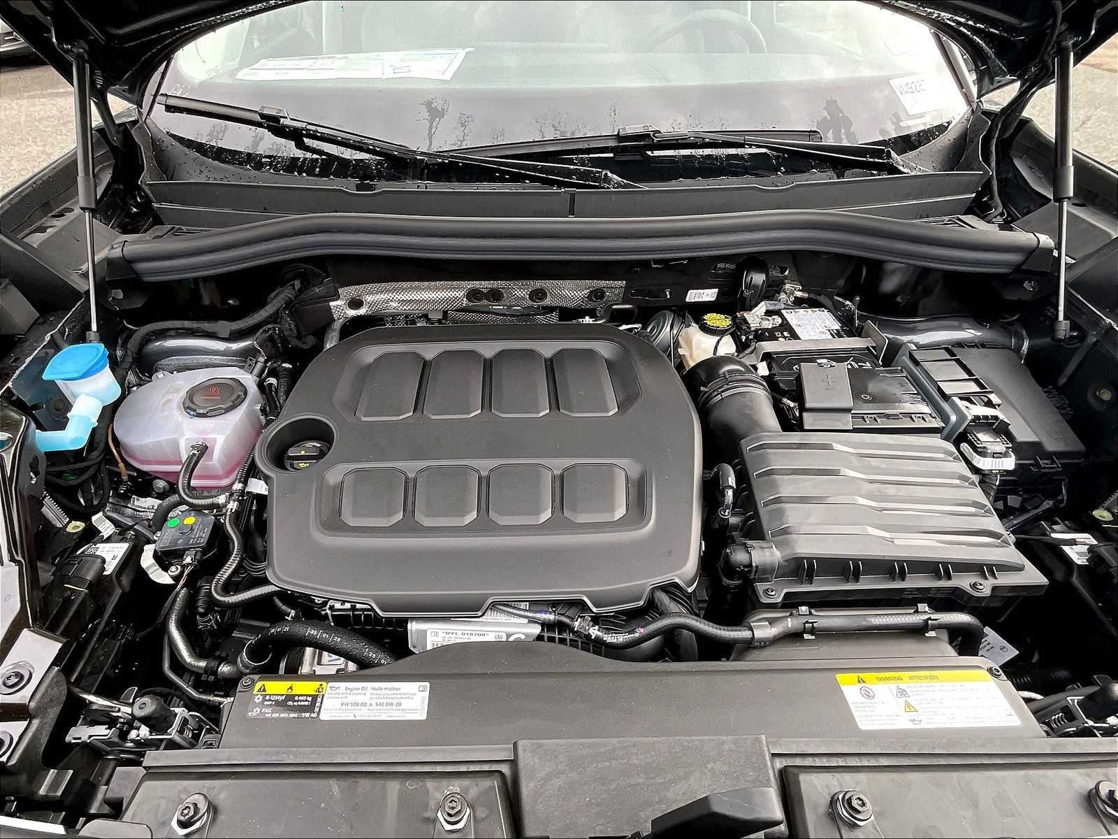 2025 Volkswagen Tiguan SE - Photo 16