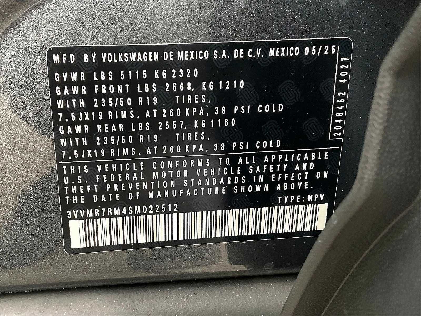 2025 Volkswagen Tiguan SE - Photo 17
