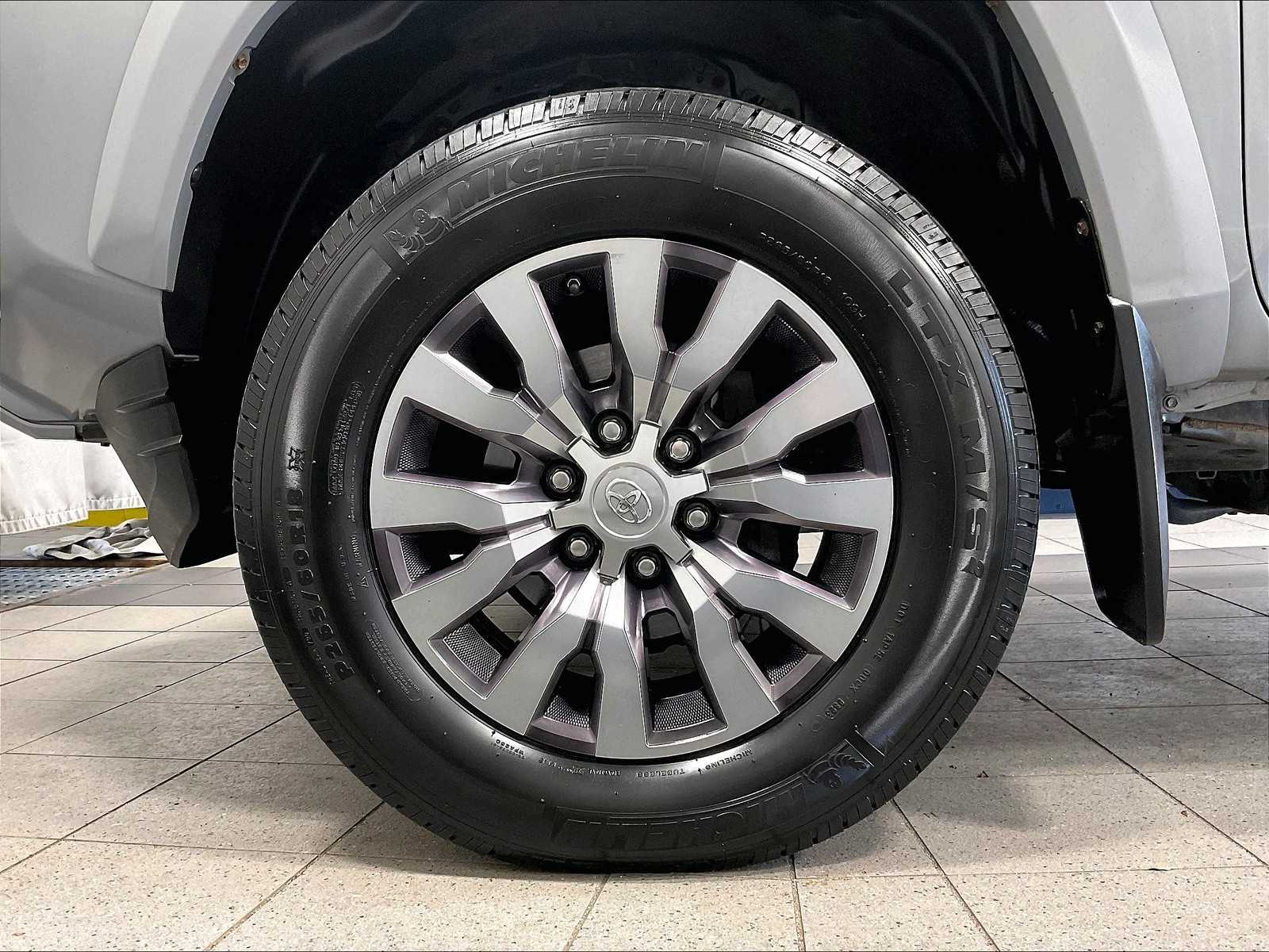 2021 Toyota Tacoma Limited - Photo 7