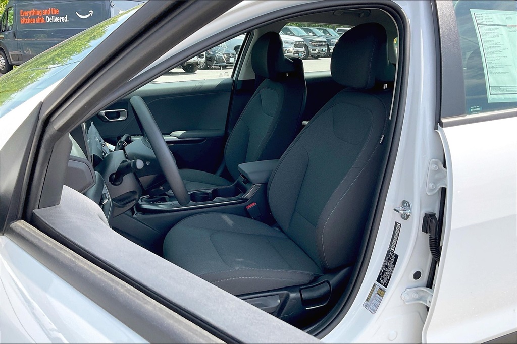 2025 Kia K4 LX - Photo 11