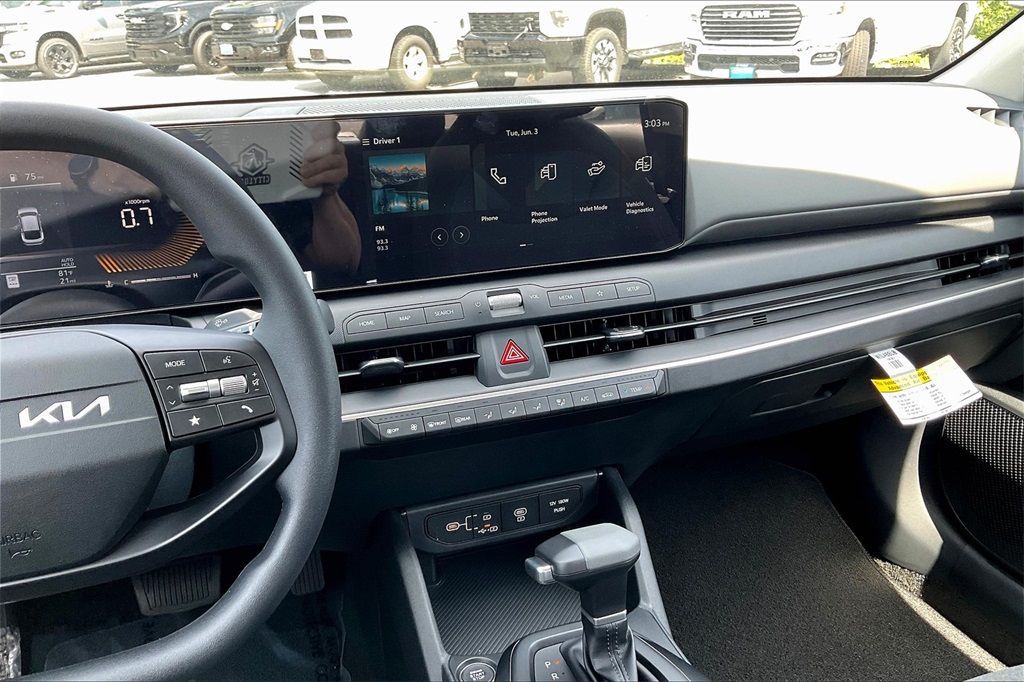 2025 Kia K4 LX - Photo 13