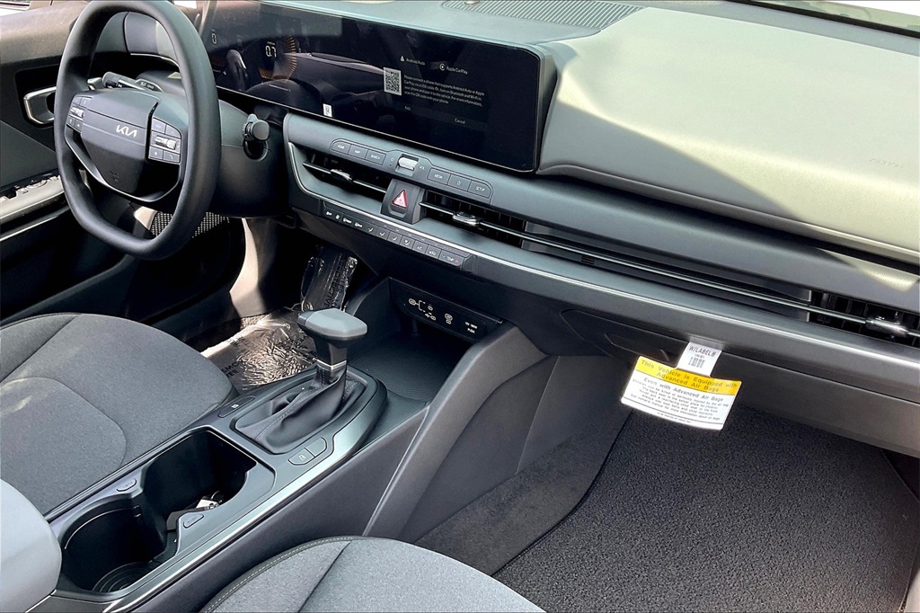 2025 Kia K4 LX - Photo 10