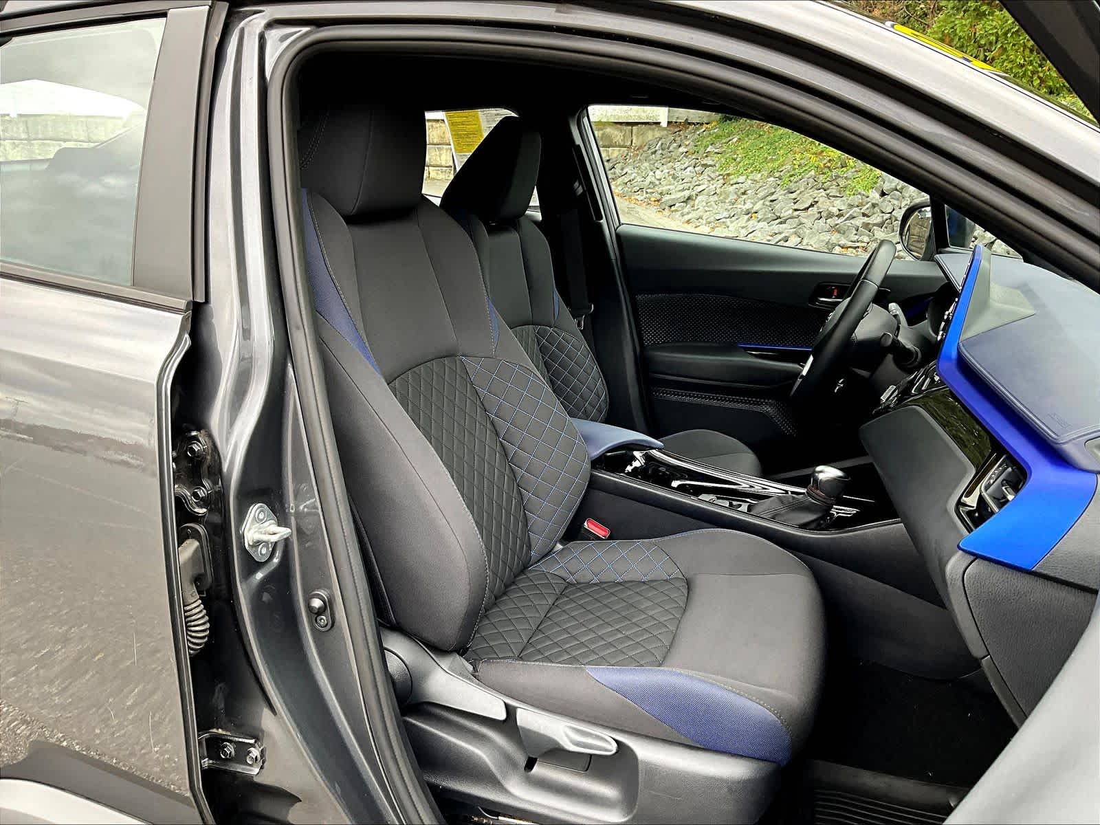 2022 Toyota C-HR XLE - Photo 11