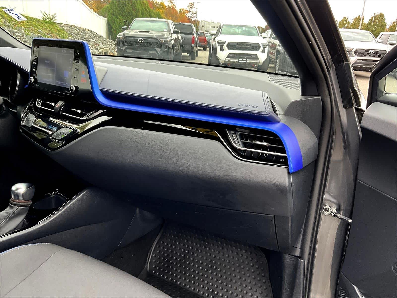 2022 Toyota C-HR XLE - Photo 13
