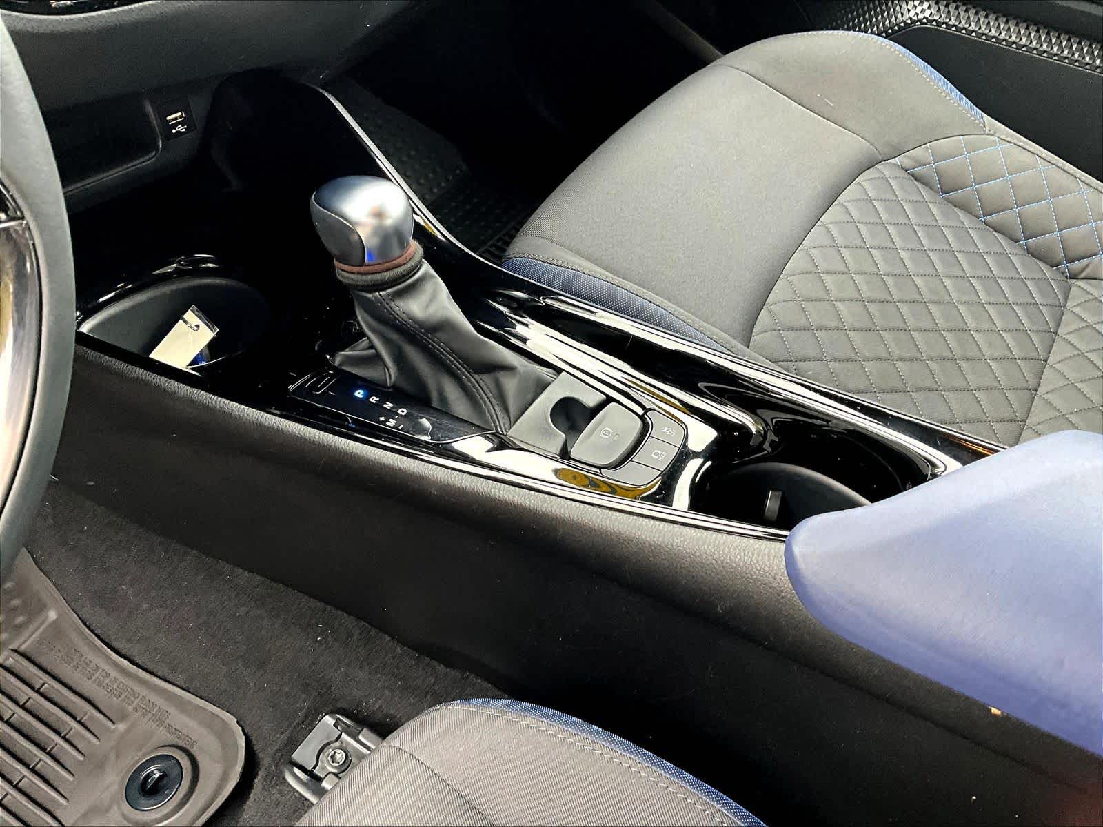 2022 Toyota C-HR XLE - Photo 20