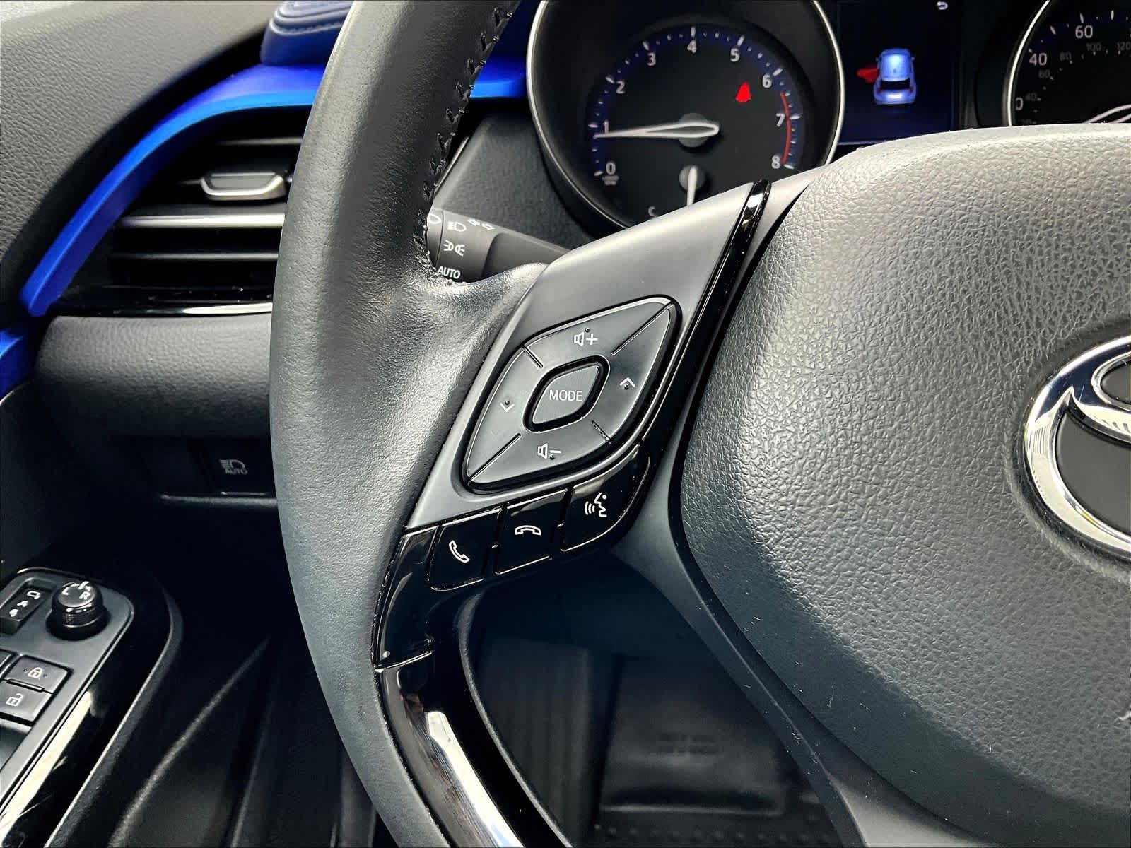 2022 Toyota C-HR XLE - Photo 23