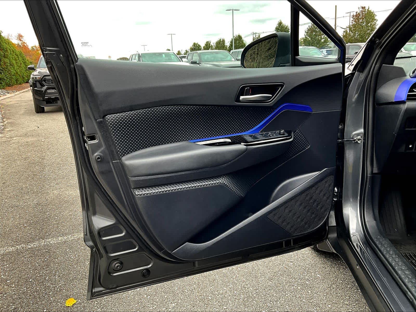 2022 Toyota C-HR XLE - Photo 9