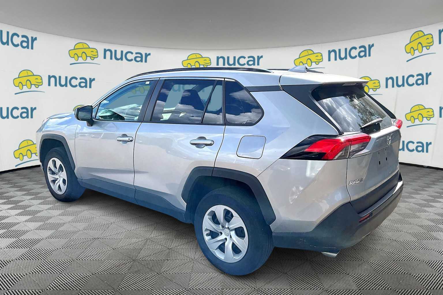 2021 Toyota RAV4 LE - Photo 3