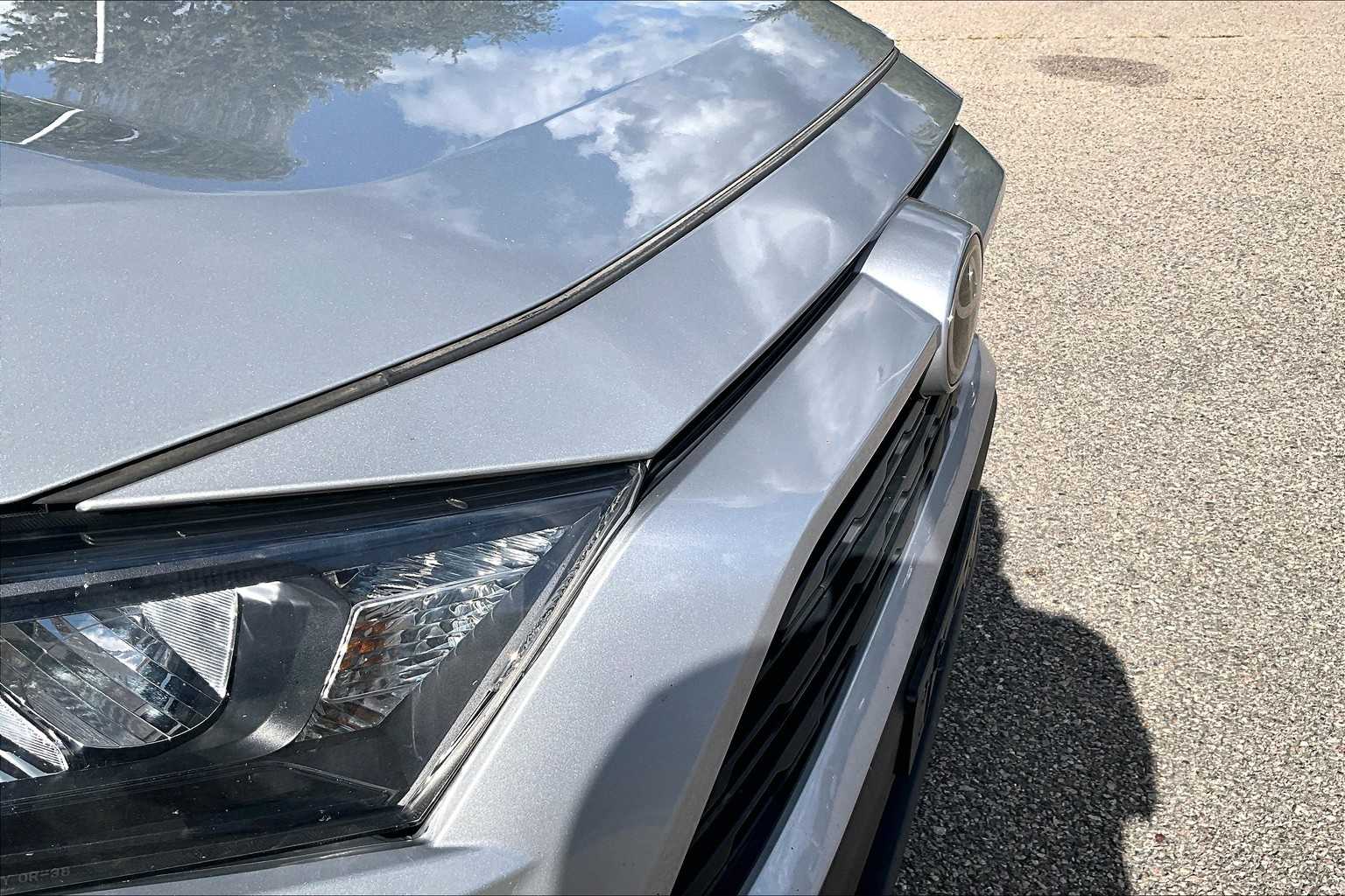 2021 Toyota RAV4 LE - Photo 5