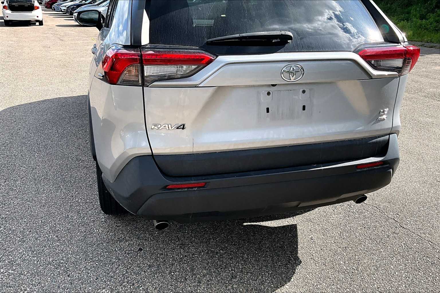 2021 Toyota RAV4 LE - Photo 7