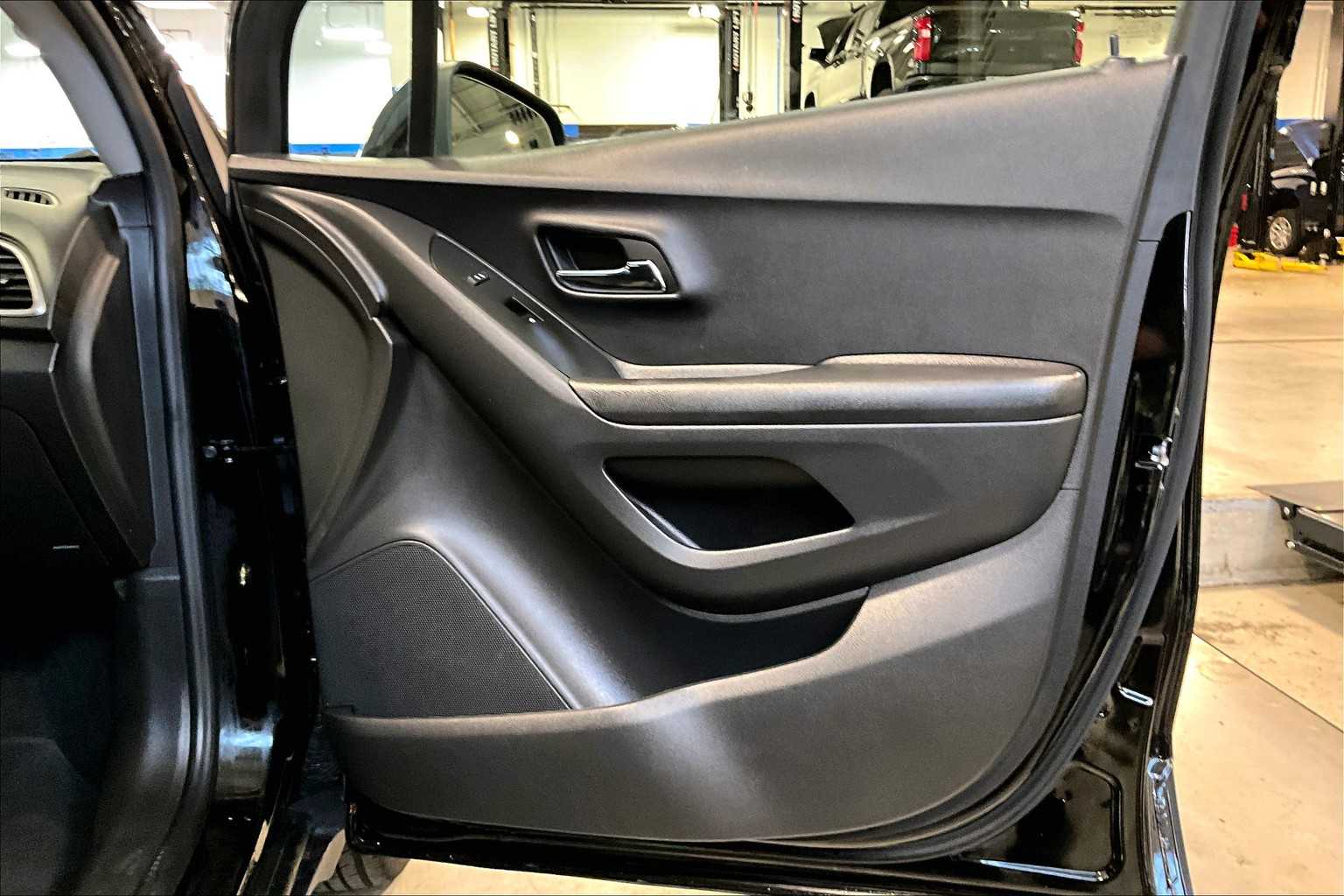 2022 Chevrolet Trax LT - Photo 12