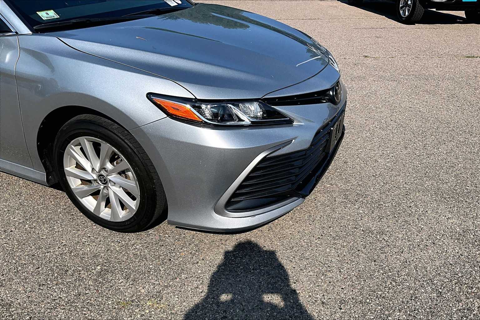 2022 Toyota Camry LE - Photo 5