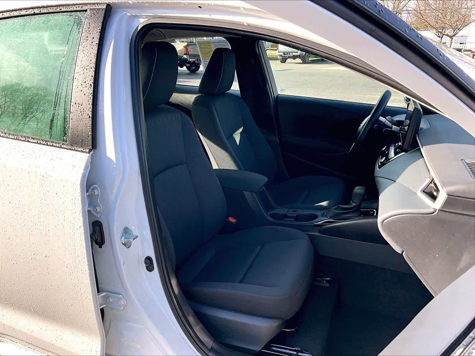 2025 Toyota Corolla LE - Photo 11