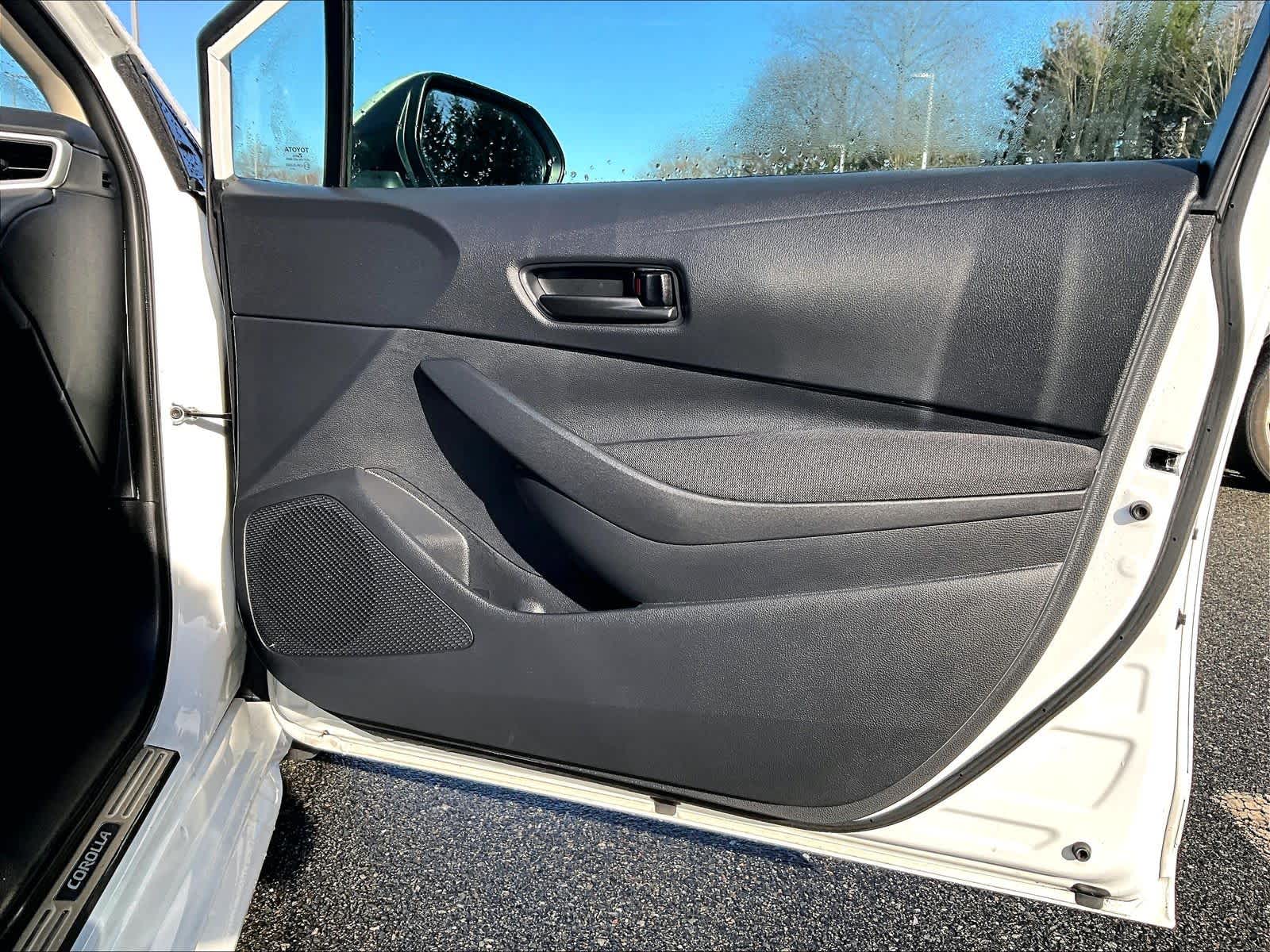 2025 Toyota Corolla LE - Photo 12