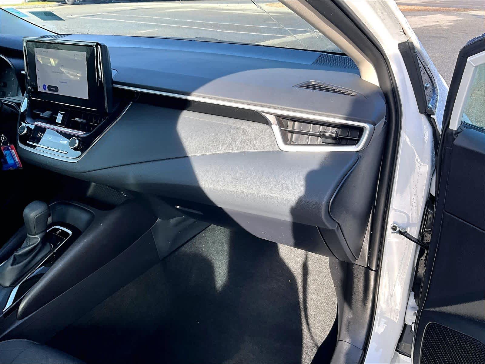 2025 Toyota Corolla LE - Photo 13