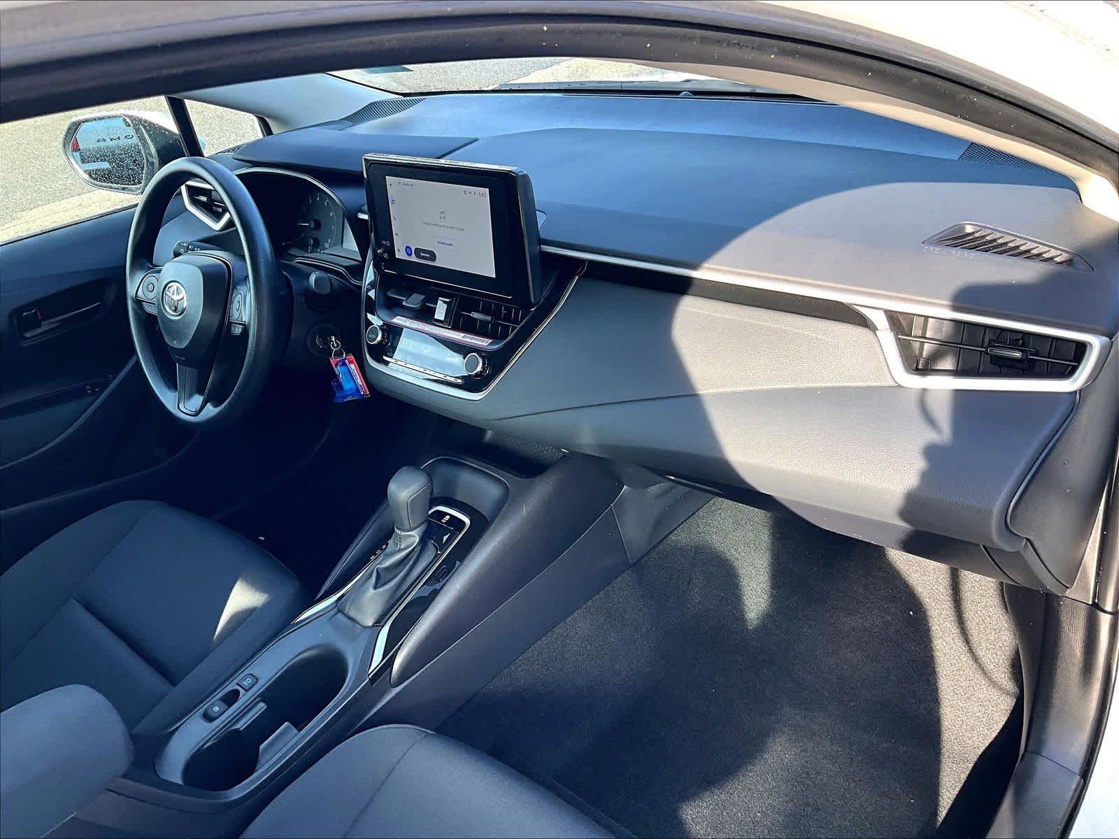 2025 Toyota Corolla LE - Photo 14