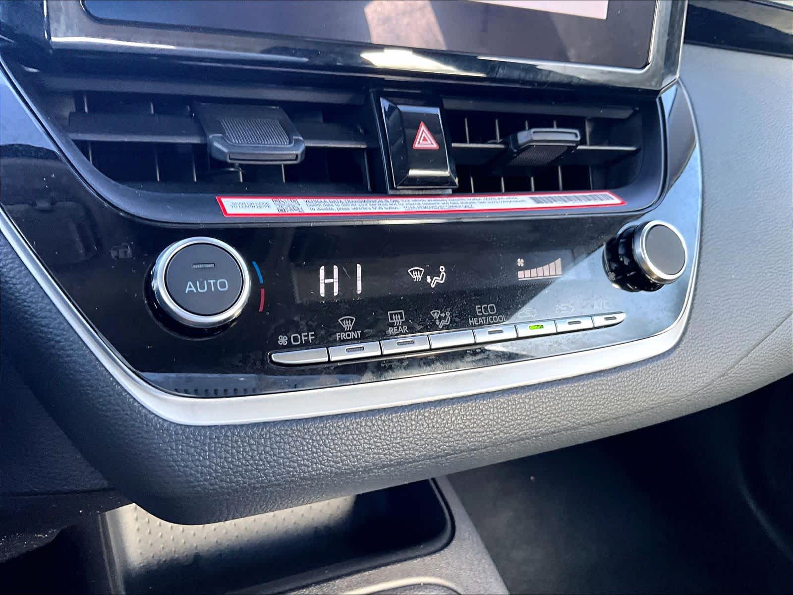 2025 Toyota Corolla LE - Photo 25