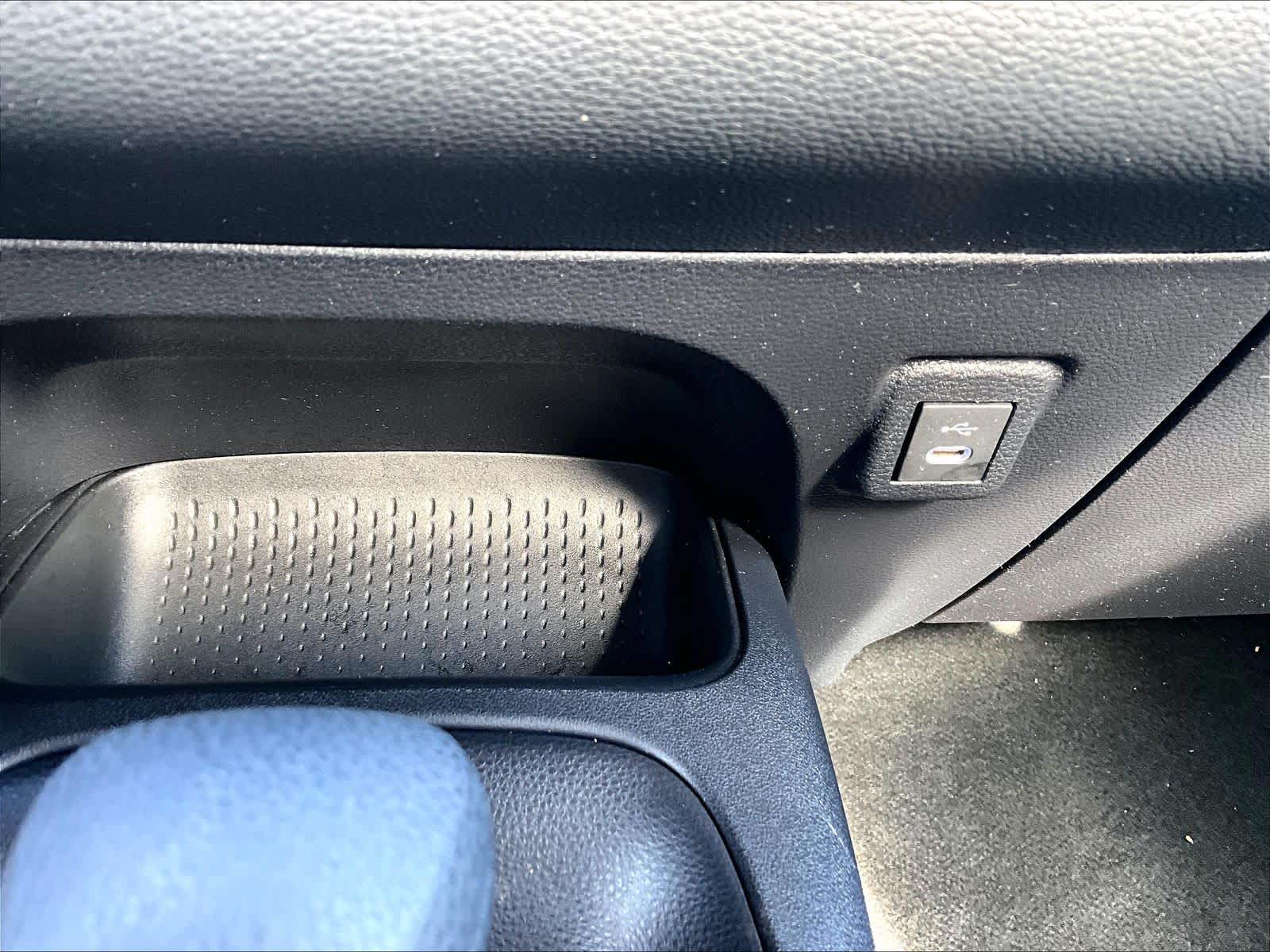 2025 Toyota Corolla LE - Photo 26