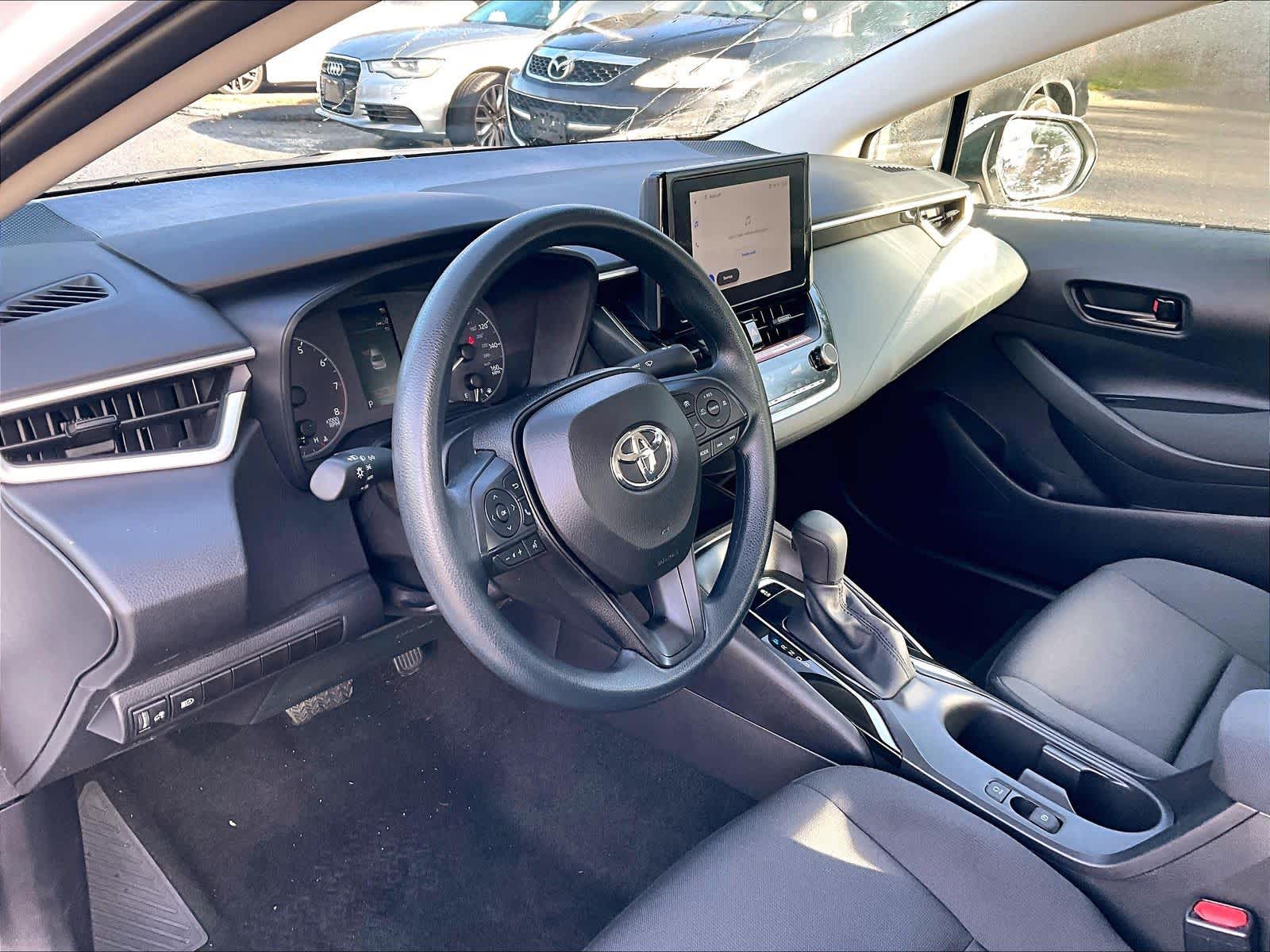 2025 Toyota Corolla LE - Photo 8