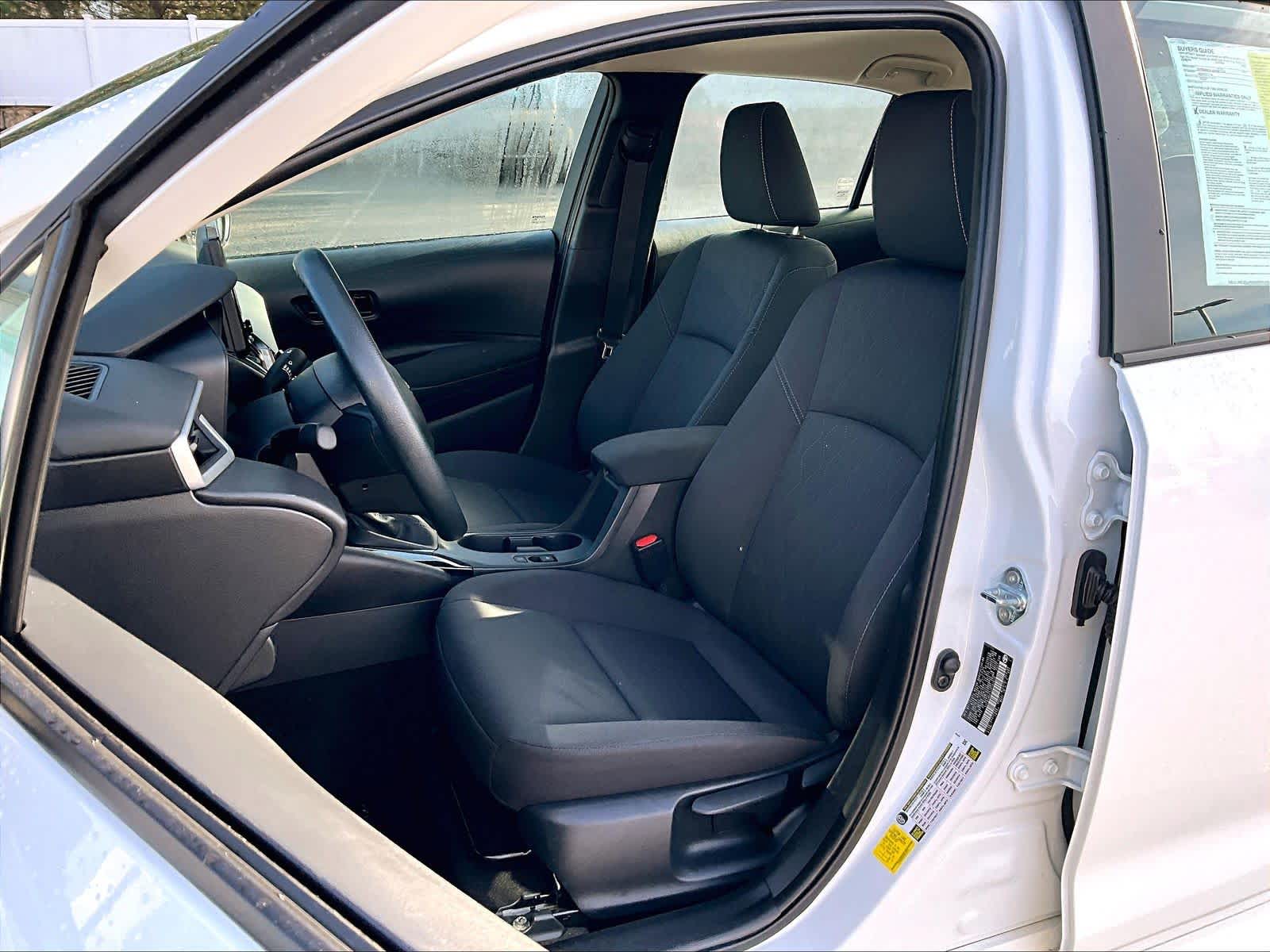 2025 Toyota Corolla LE - Photo 10